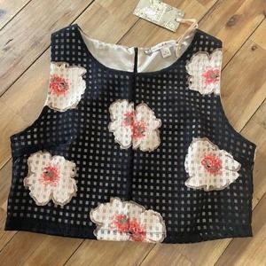 Chelsea & Violet Floral Crop Top Sleeveless‎ Blouse Black White Flowers L